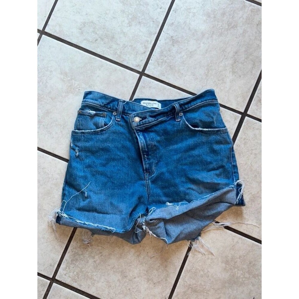 Women’s Abercrombie & Fitch Jean Shorts Size 12/31